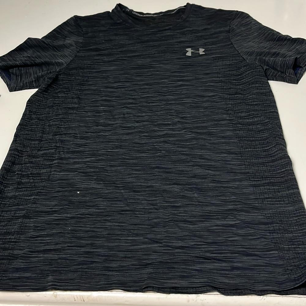 Under Armour Medium Black Short Sleeve Baselayer Athletic T Shirt